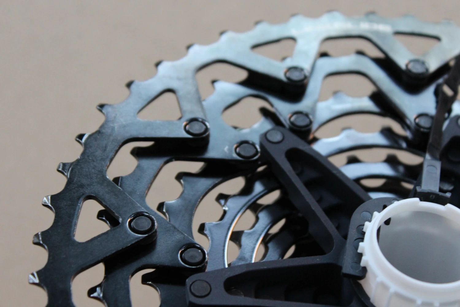 5. Shimano XT pinion caseta 11-50T CS-LG700 Linkglide - 11vit. E-bike