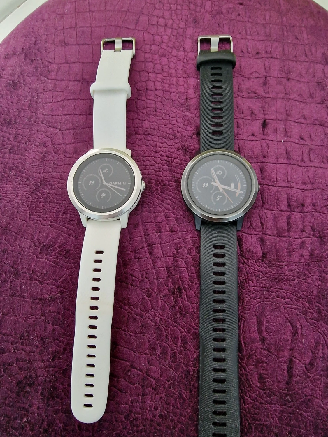 1. Doua Garmin Vivoactive 3