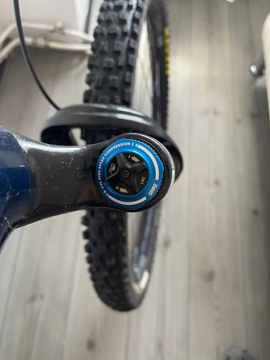 1. Fox 38 Factory GRIP 2 170mm 44mm