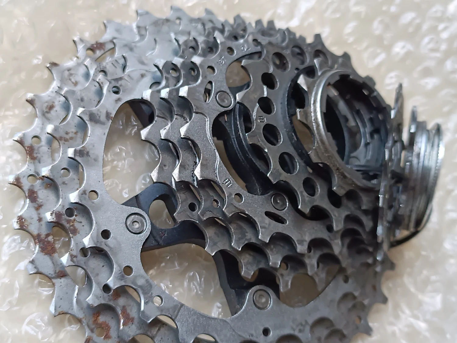 2. Casetă Pinioane Shimano XT CS-M771 - 10 Viteze, Utilizată