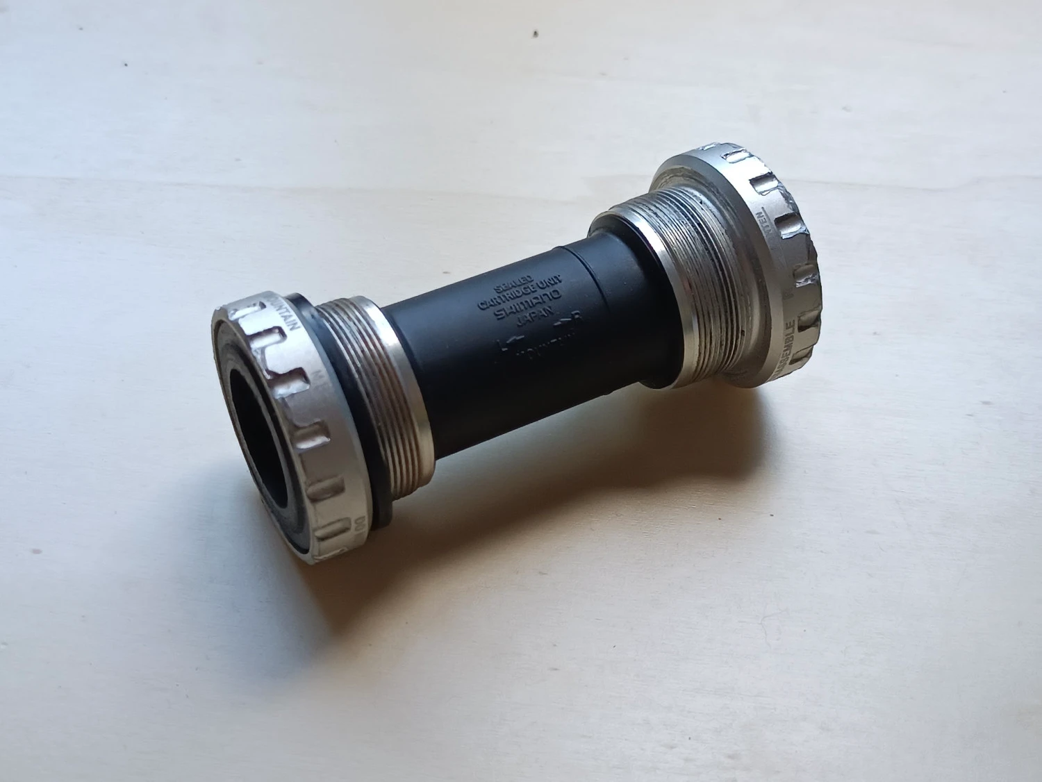 1. Butuc Pedalier Shimano Deore XT SM-BB70 BSA - Utilizat, în Stare Perfectă