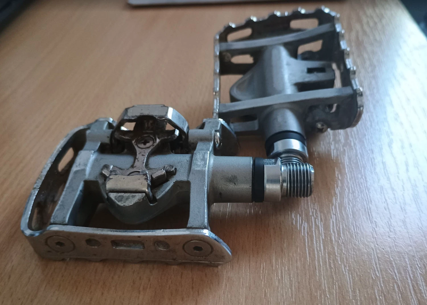 1. Pedale dual spd-platforma Shimano M324 foarte rezistente