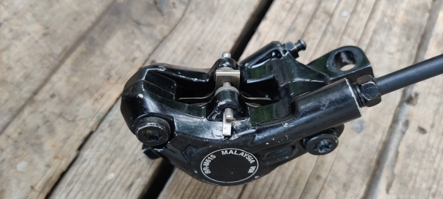 6. Frana spate Shimano Deore