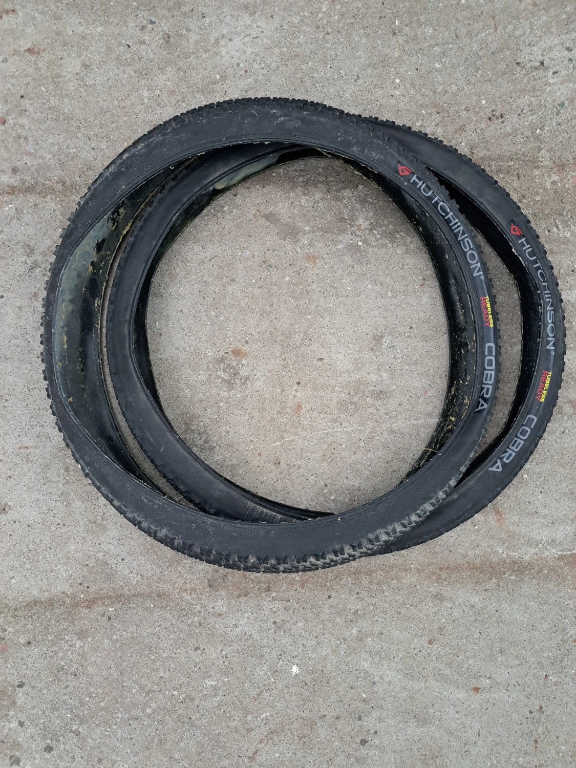 1. Set anvelope Hutchison Cobra 27.5