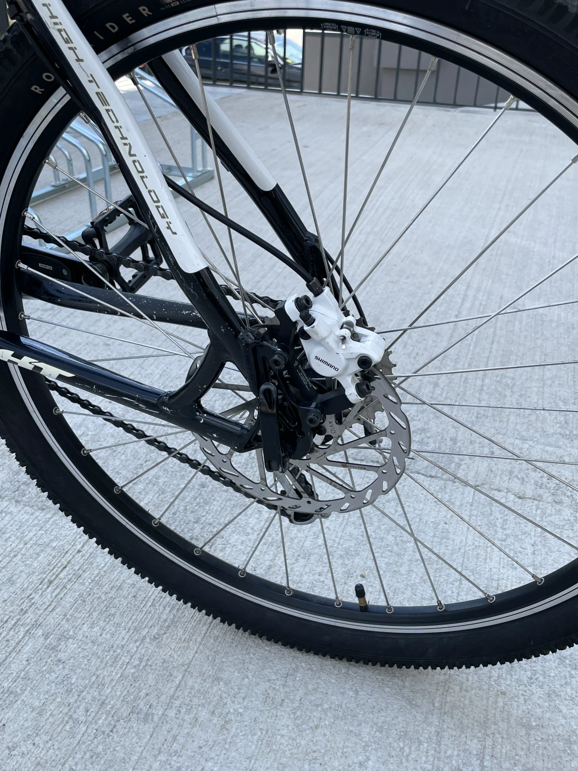 8. Vând bicicleta MTB