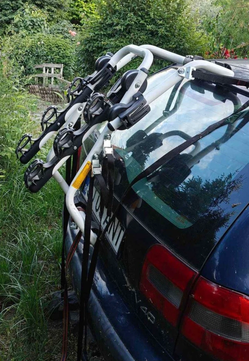 1. Vând suport pe haion
