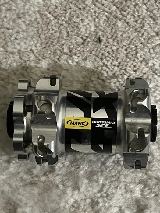 4. Butuc față Mavic Crossmax XL, 24 spițe