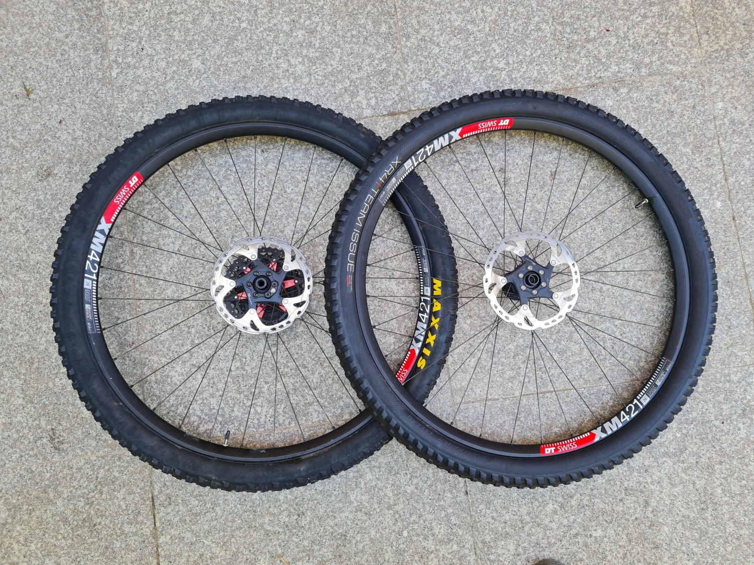 1. Set roti premium 29'' Boost MTB Trail XC custom butuci DT Swiss 240s