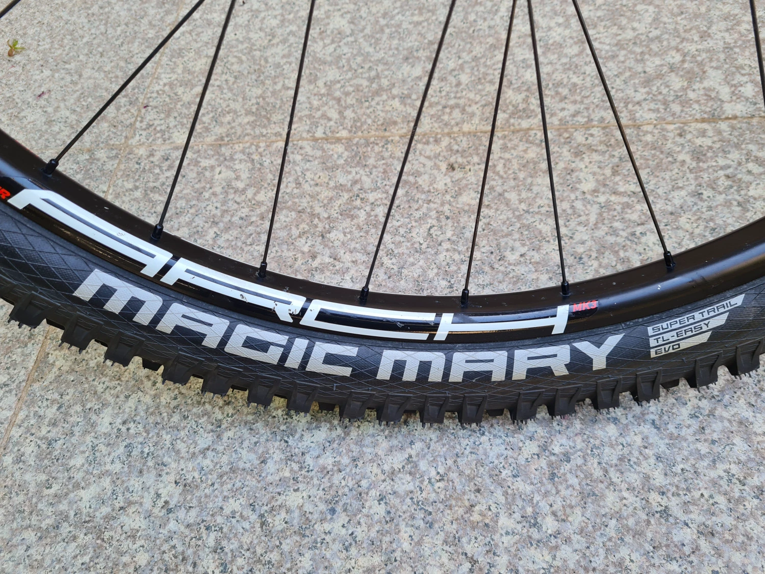 5. Vand roata fata completa MTB trail 27.5" , butuc DT Swiss 240s, janta Stan's Arch mk 3