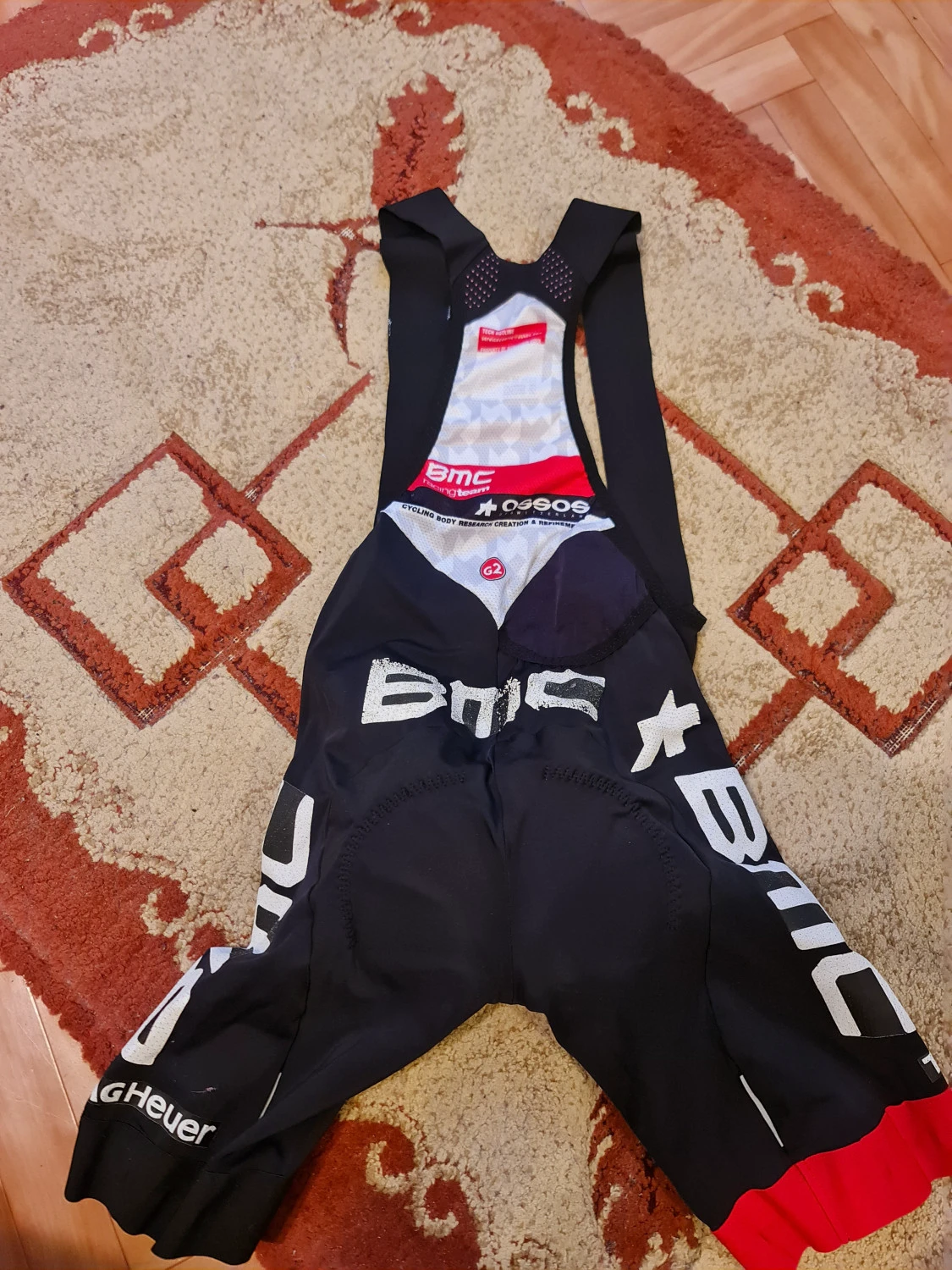 1. Pantalon Assos