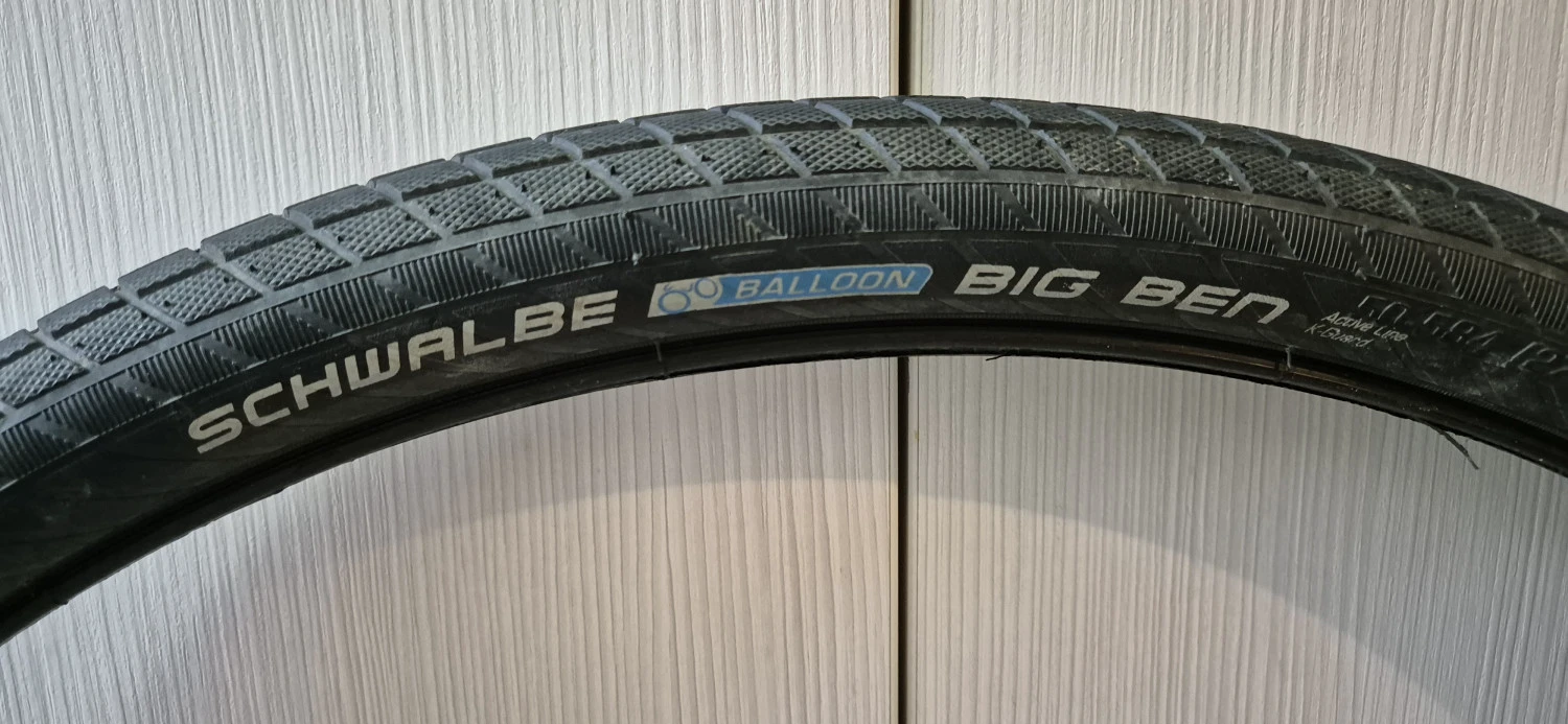 1. 2 Cauciucuri MTB + camere
