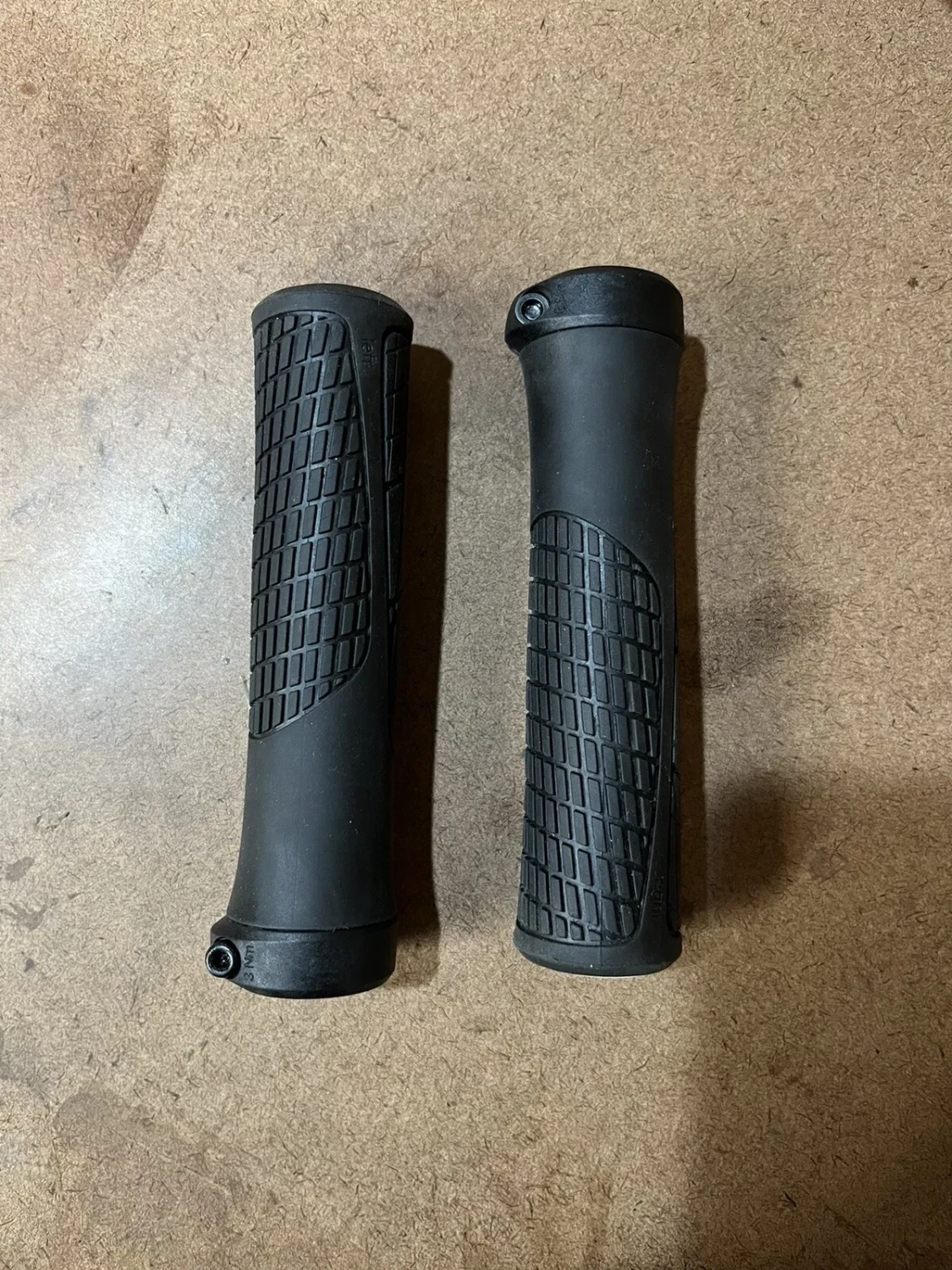 1. Mansoane MTB Ergon GA2 - Negre