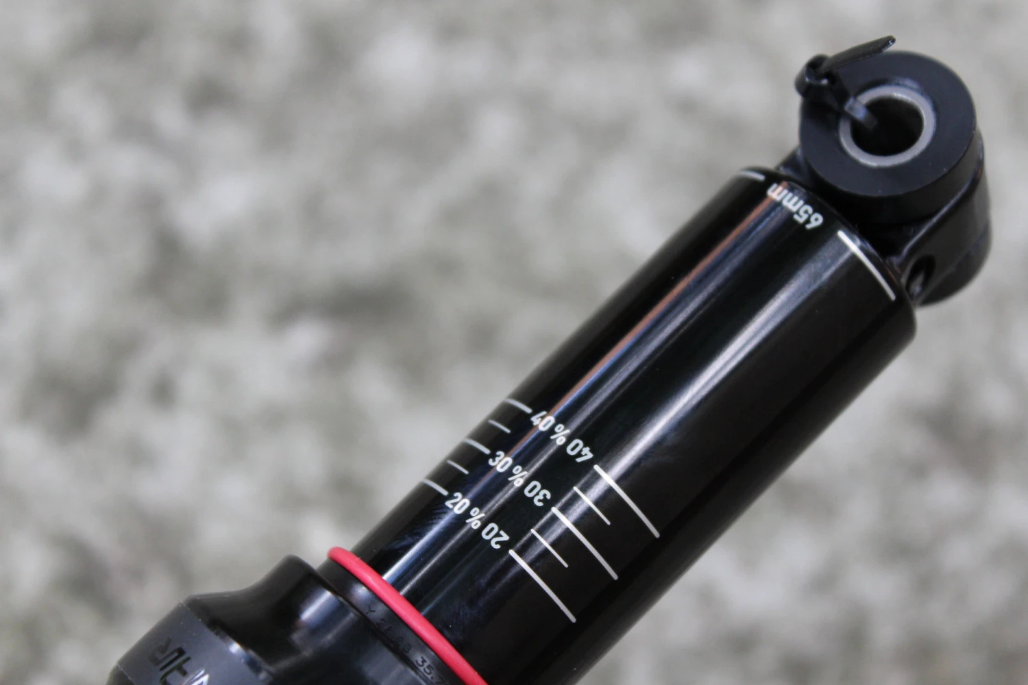 5. RockShox Deluxe Select+ RT DebonAir 205X65mm black - Trunnion