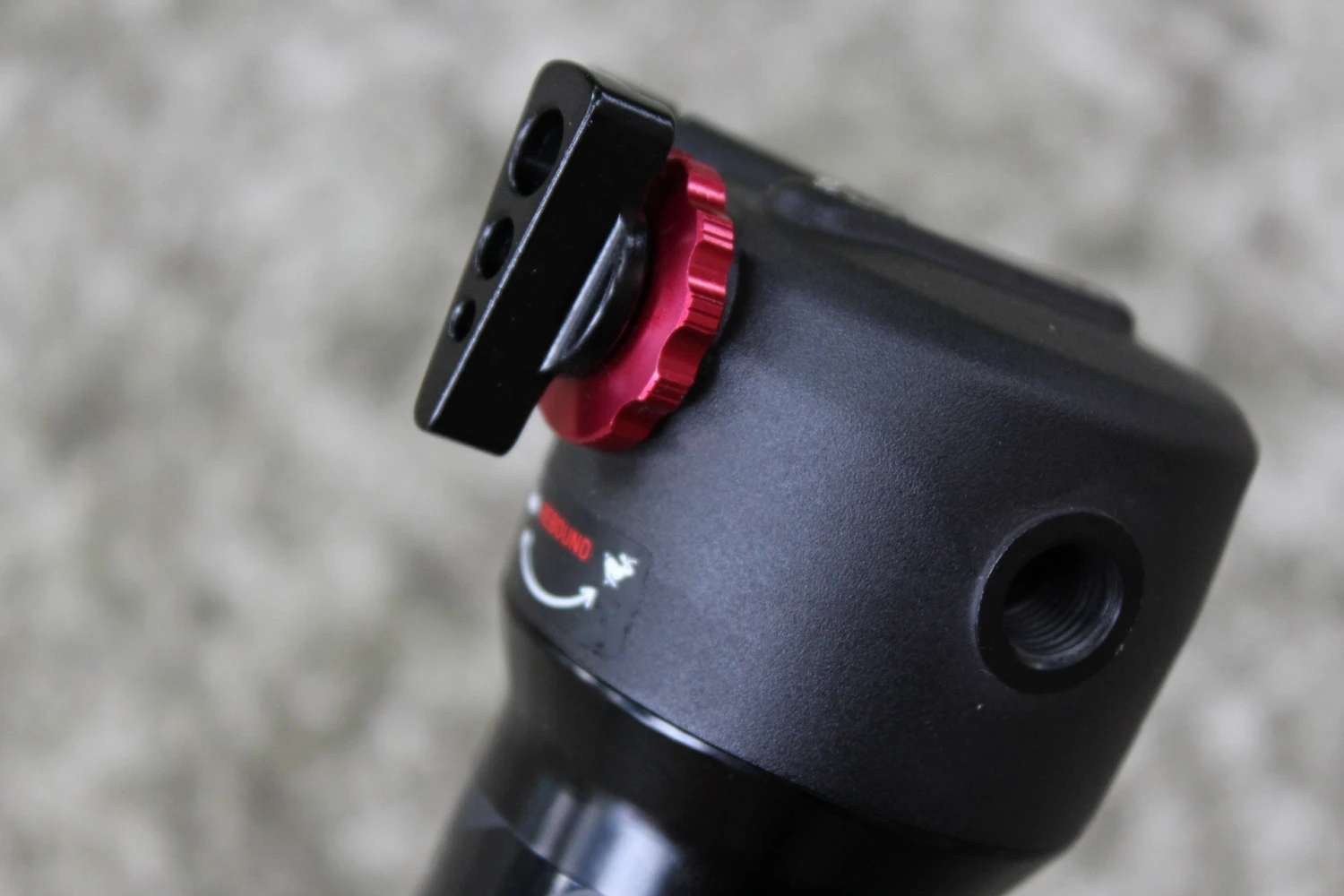 4. RockShox Deluxe Select+ RT DebonAir 205X65mm black - Trunnion