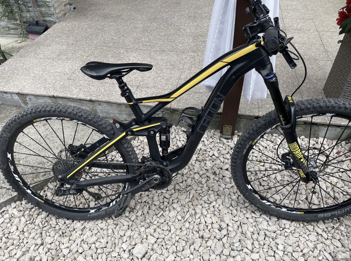 1. Bicicleta Enduro radon 170mm