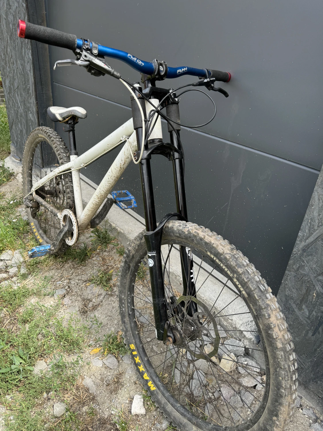 3. MTB Mongoose, cadru M, roti 26
