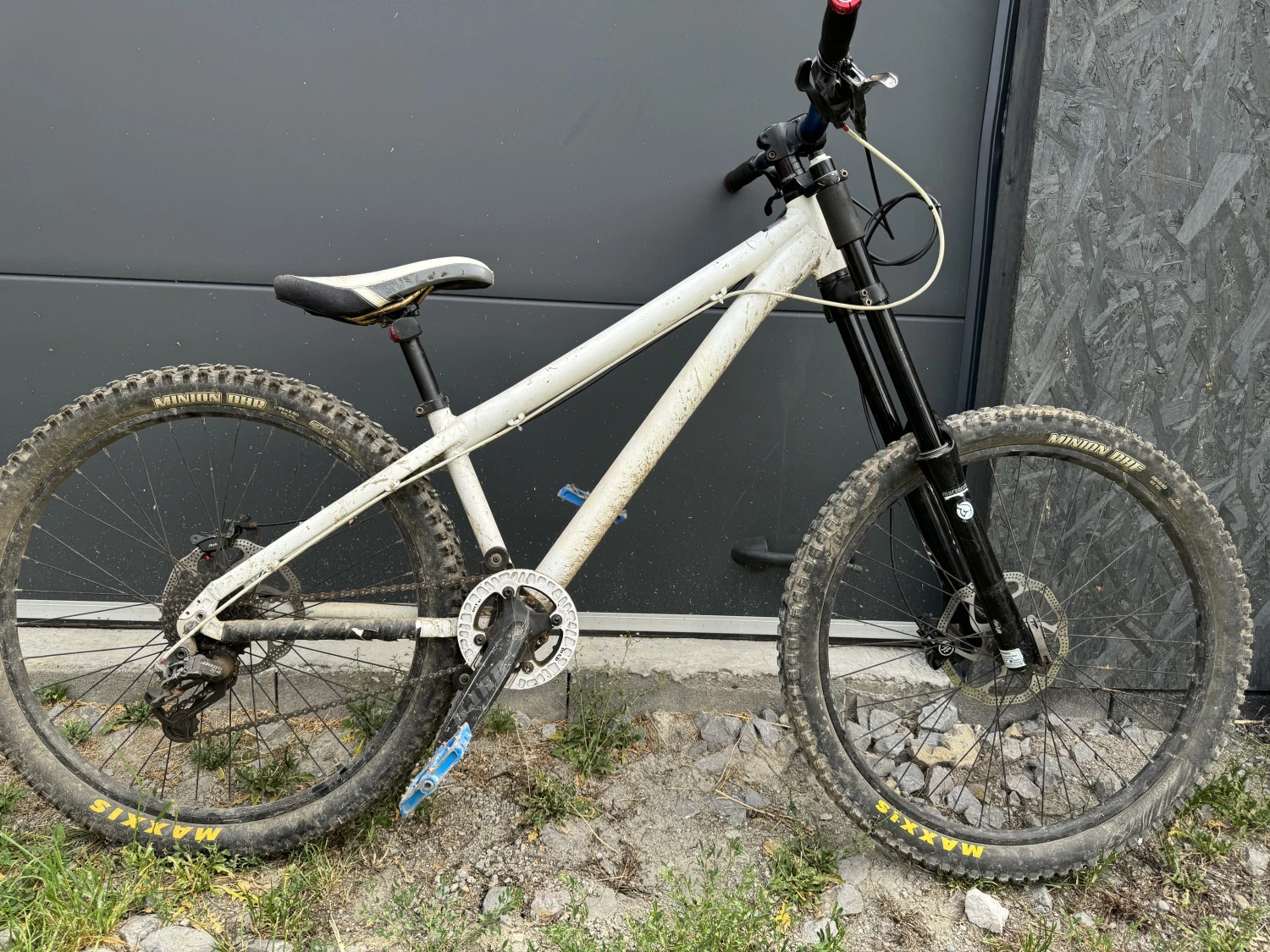 1. MTB Mongoose, cadru M, roti 26