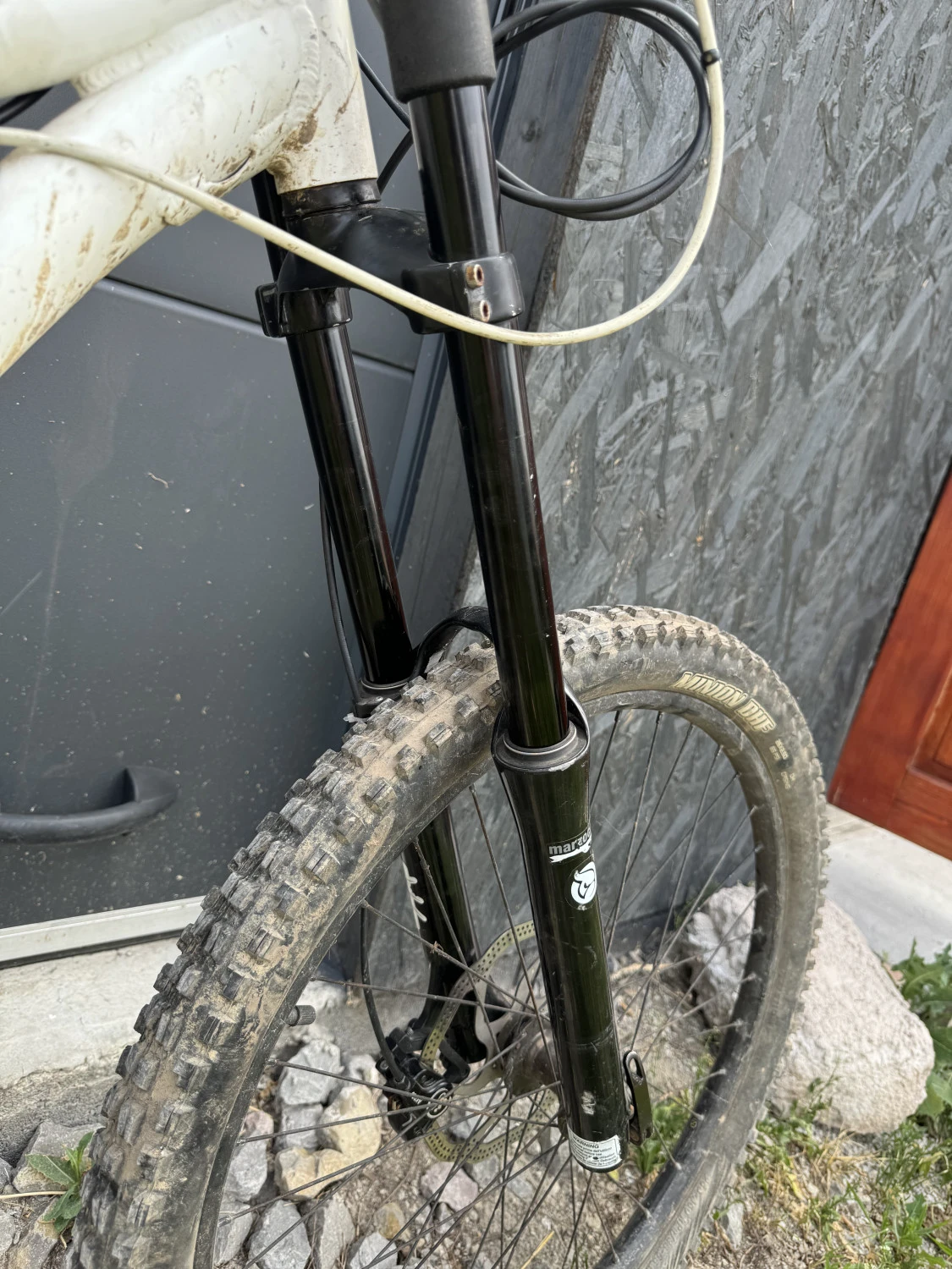 4. MTB Mongoose, cadru M, roti 26