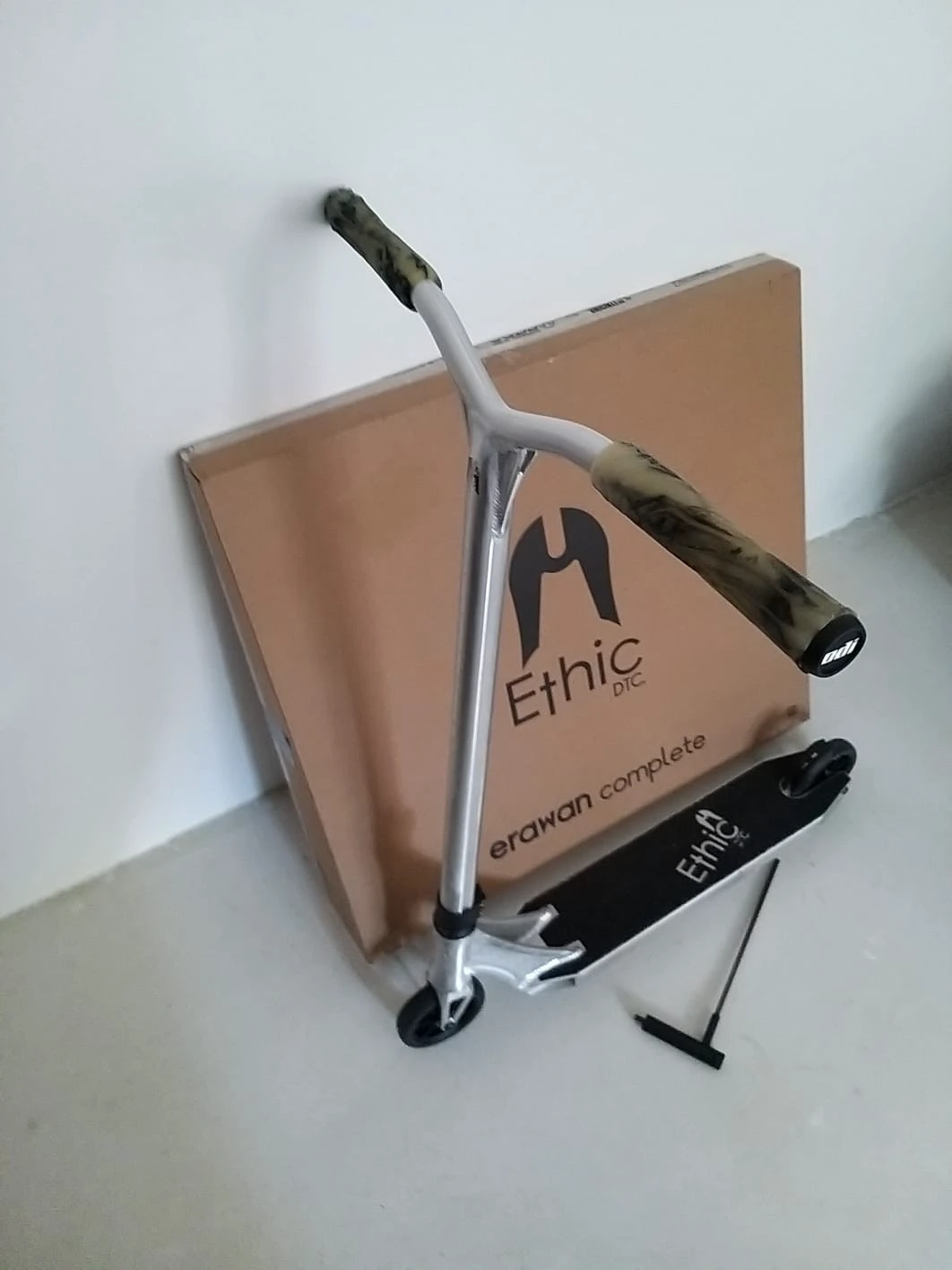 3. Trotineta Ethic DTC Erawan Brushed (aluminiu 6061 T6)