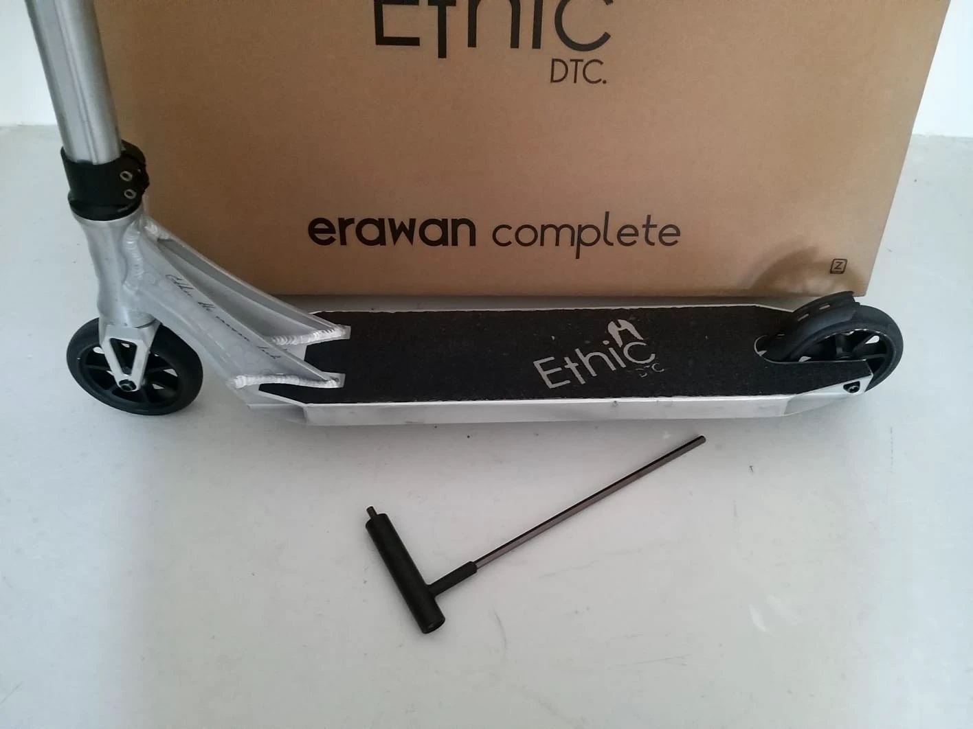 4. Trotineta Ethic DTC Erawan Brushed (aluminiu 6061 T6)