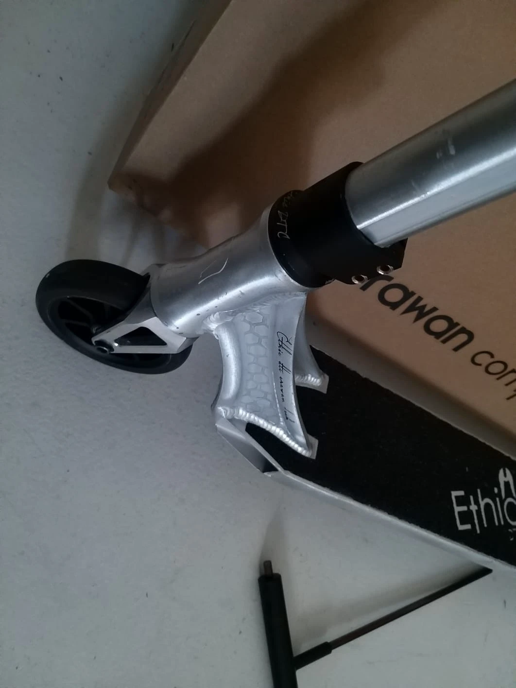 2. Trotineta Ethic DTC Erawan Brushed (aluminiu 6061 T6)
