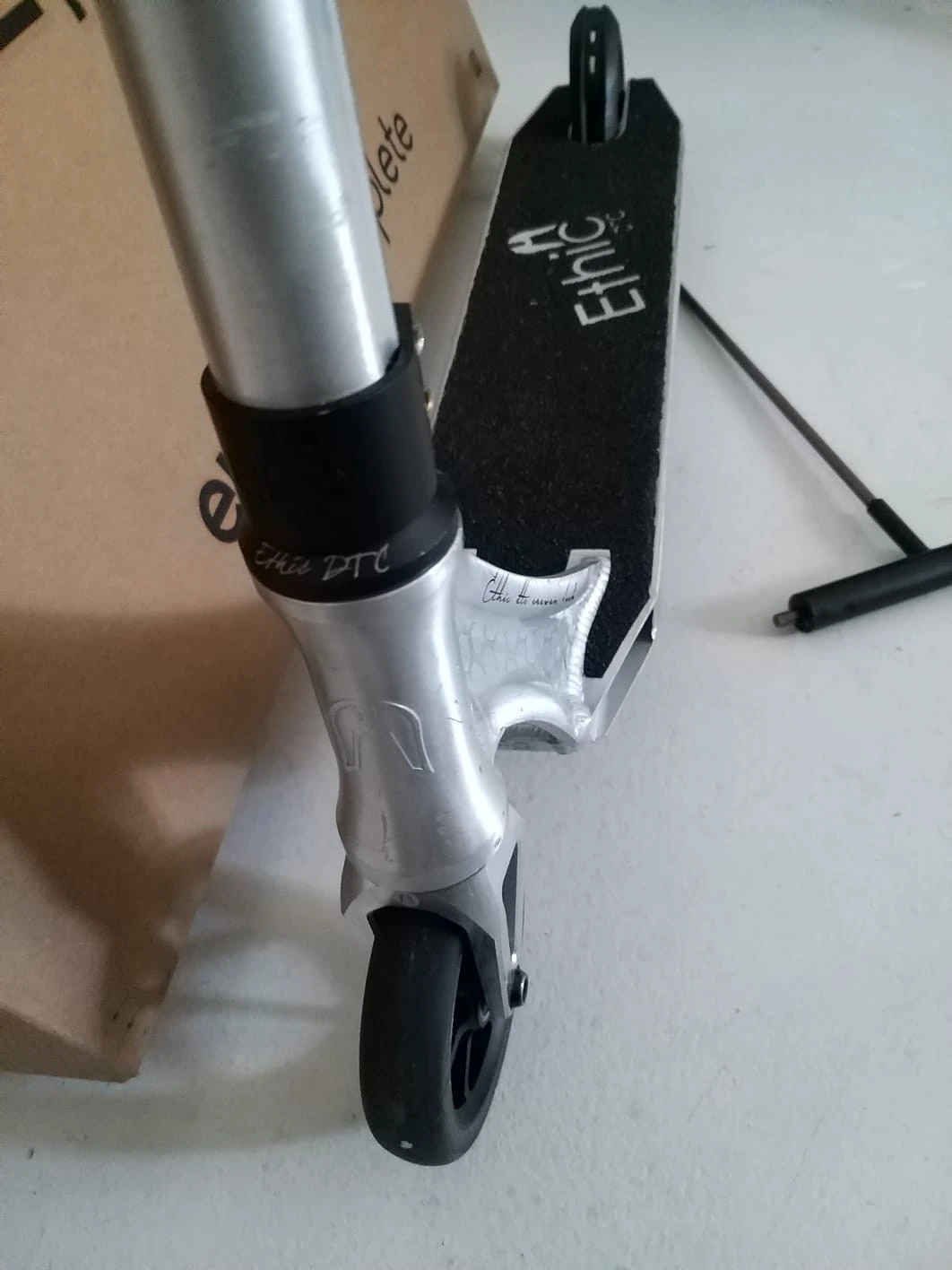 1. Trotineta Ethic DTC Erawan Brushed (aluminiu 6061 T6)