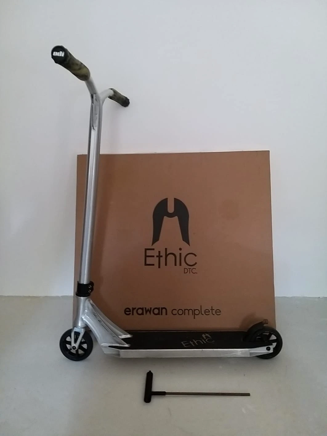 7. Trotineta Ethic DTC Erawan Brushed (aluminiu 6061 T6)