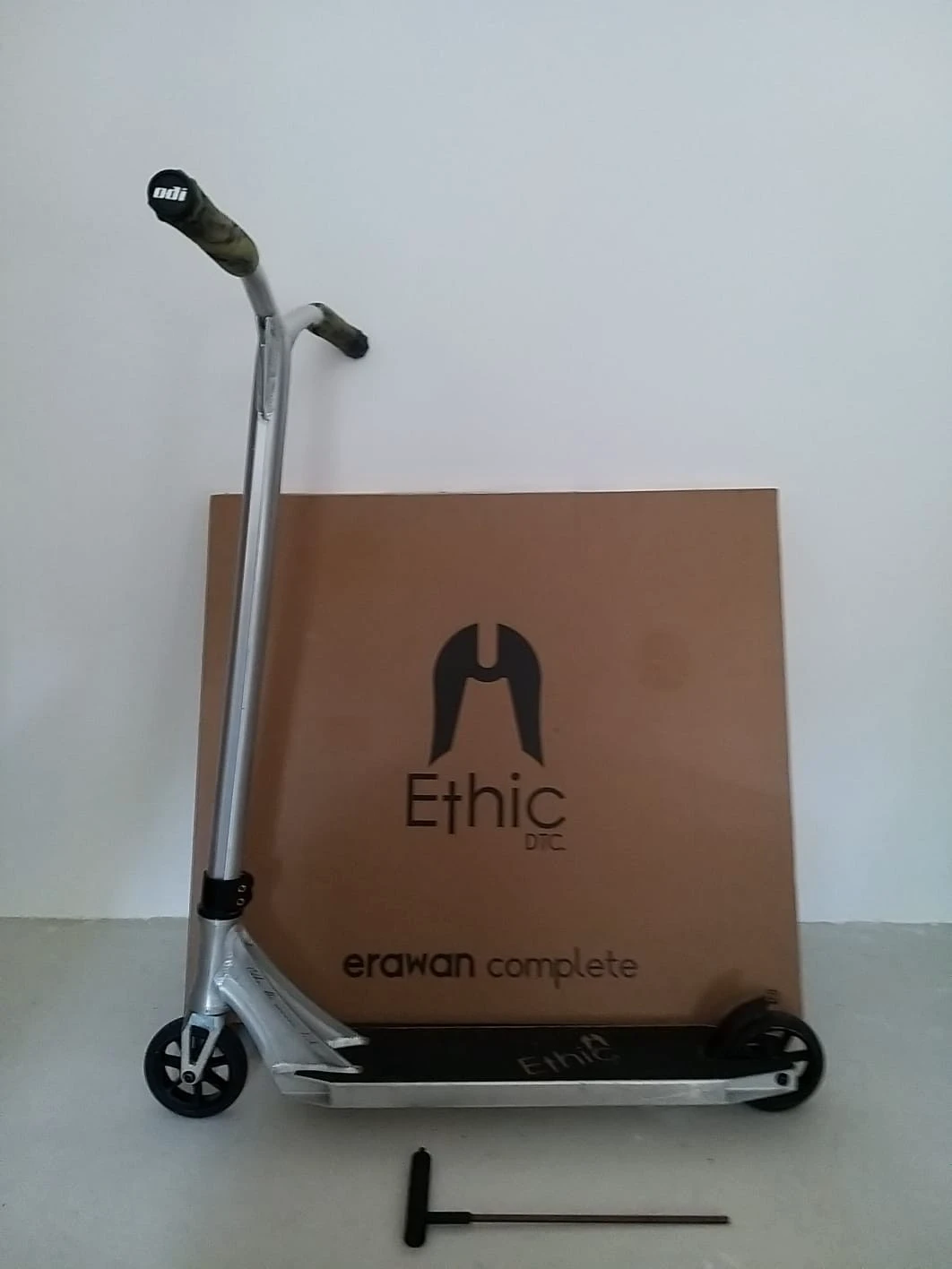 5. Trotineta Ethic DTC Erawan Brushed (aluminiu 6061 T6)