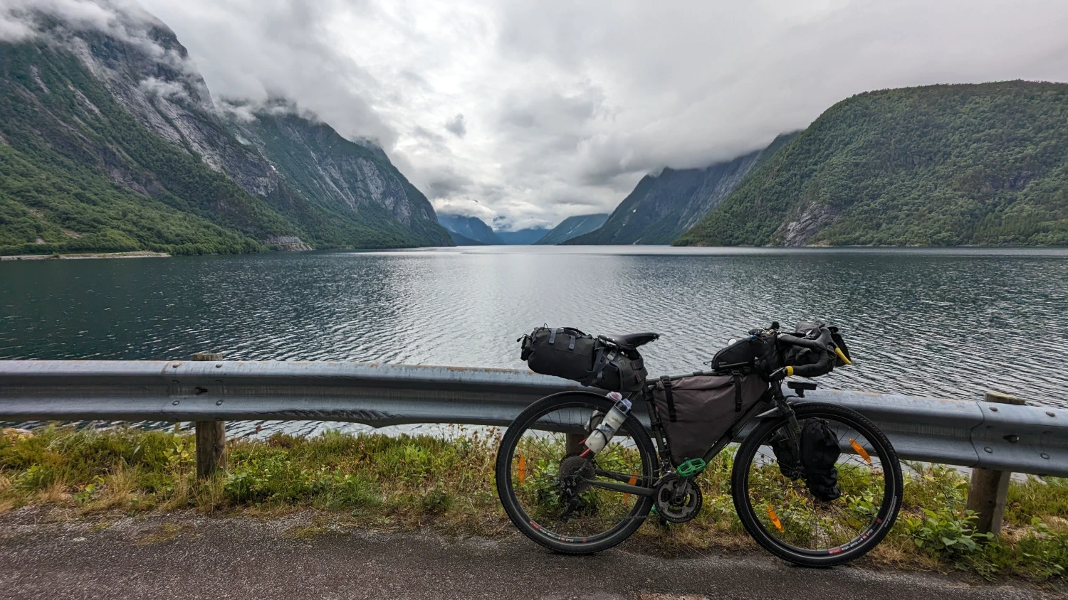 1. Kona Sutra marime L, 2021