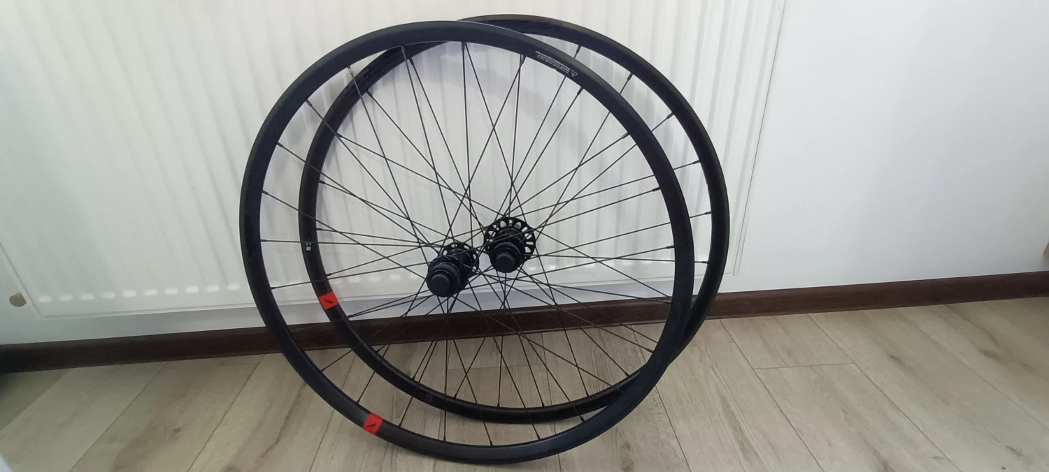 1. Set roți șosea Fulcrum Racing 7 DB