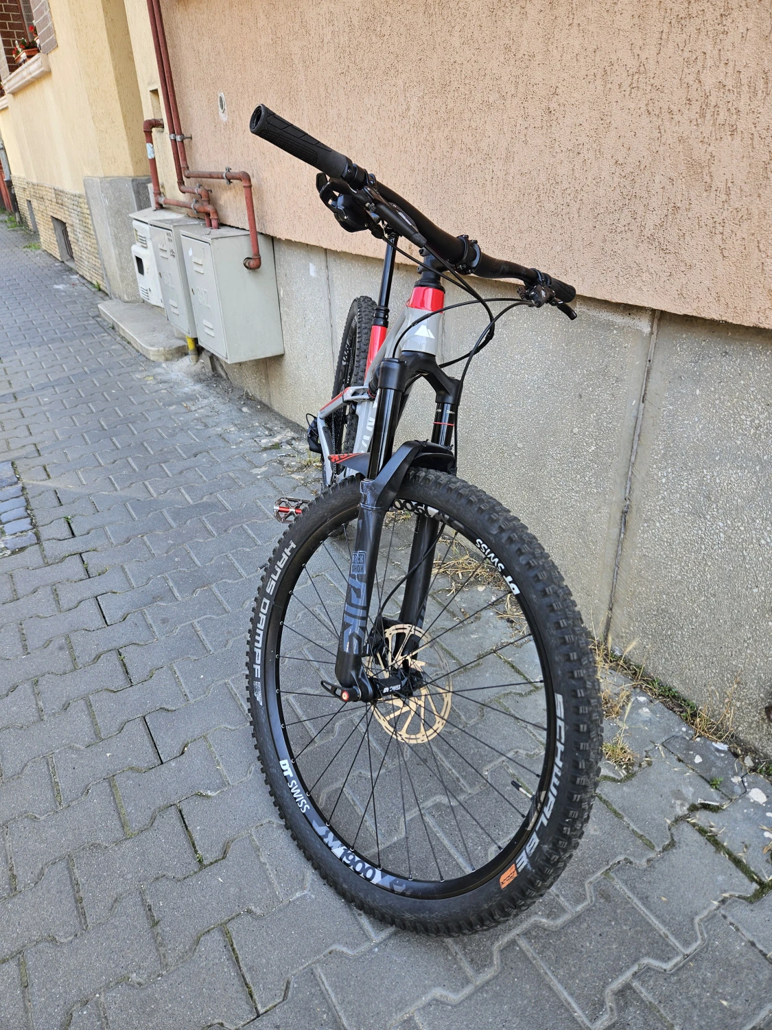1. Canyon Neuron CF 8 29 inch