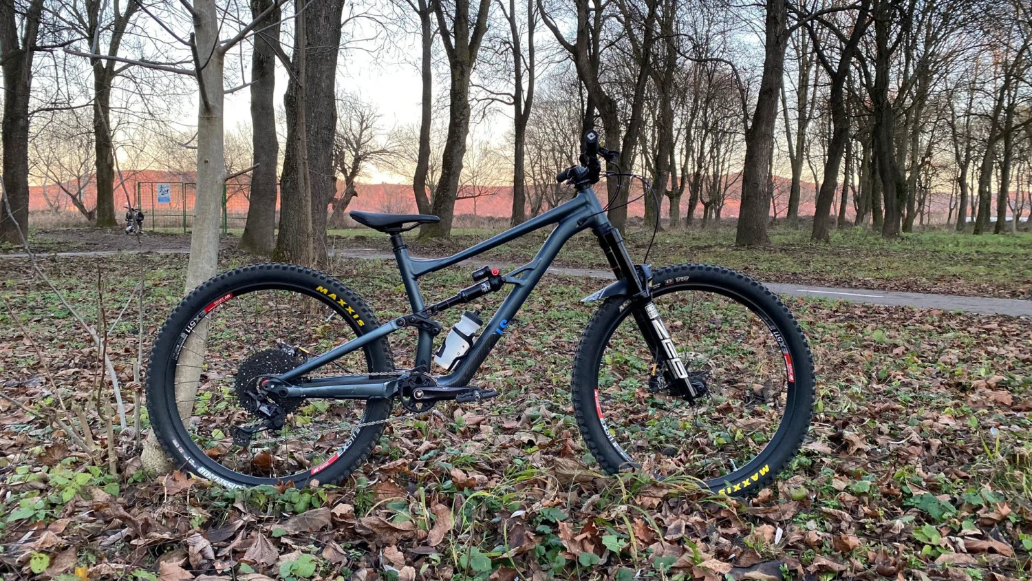 1. Specialized Status 160 Custom - Marime S4 (L) / (SAU DEZMEMBREZ)