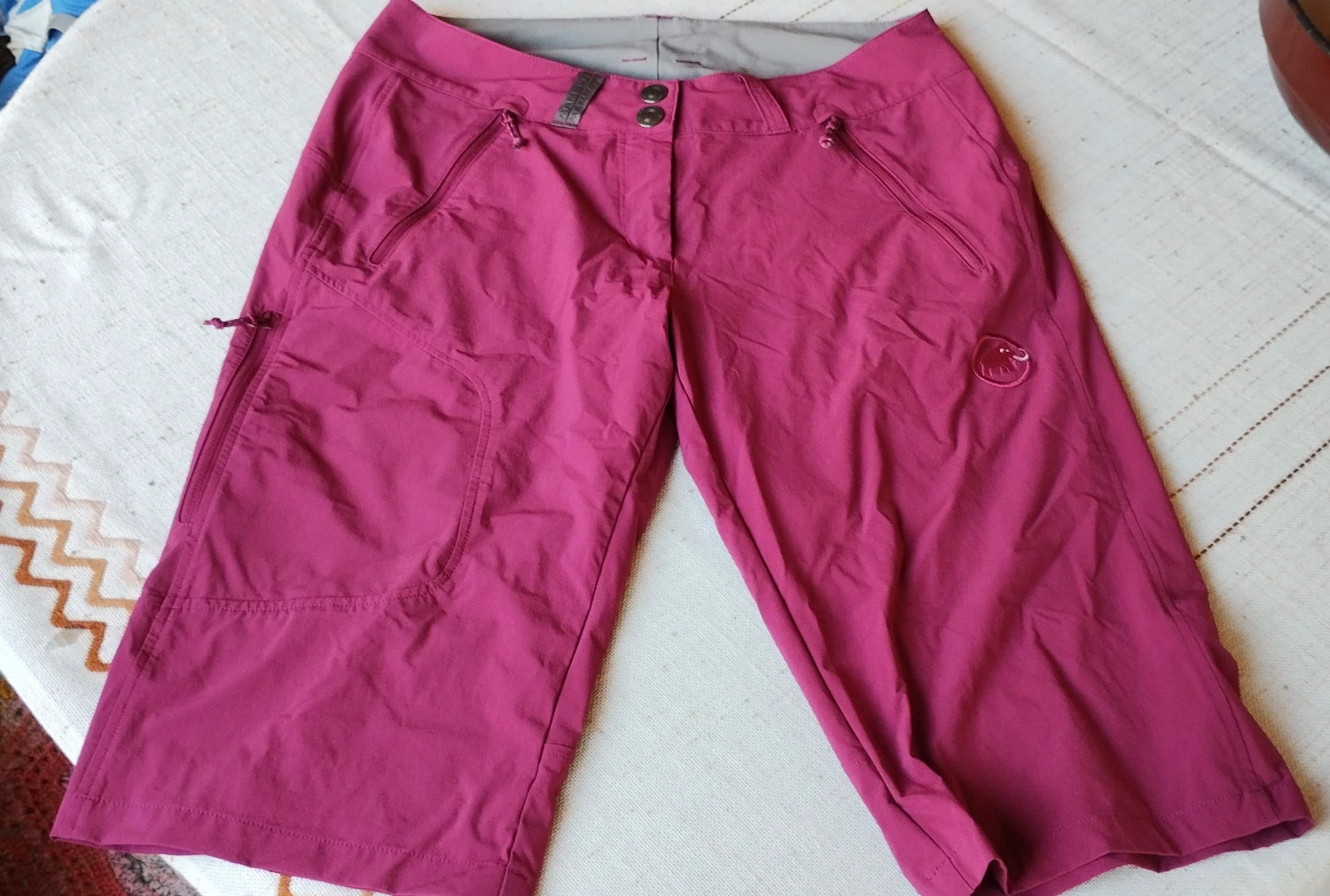 1. Pantaloni scurti stretch Mammut dama