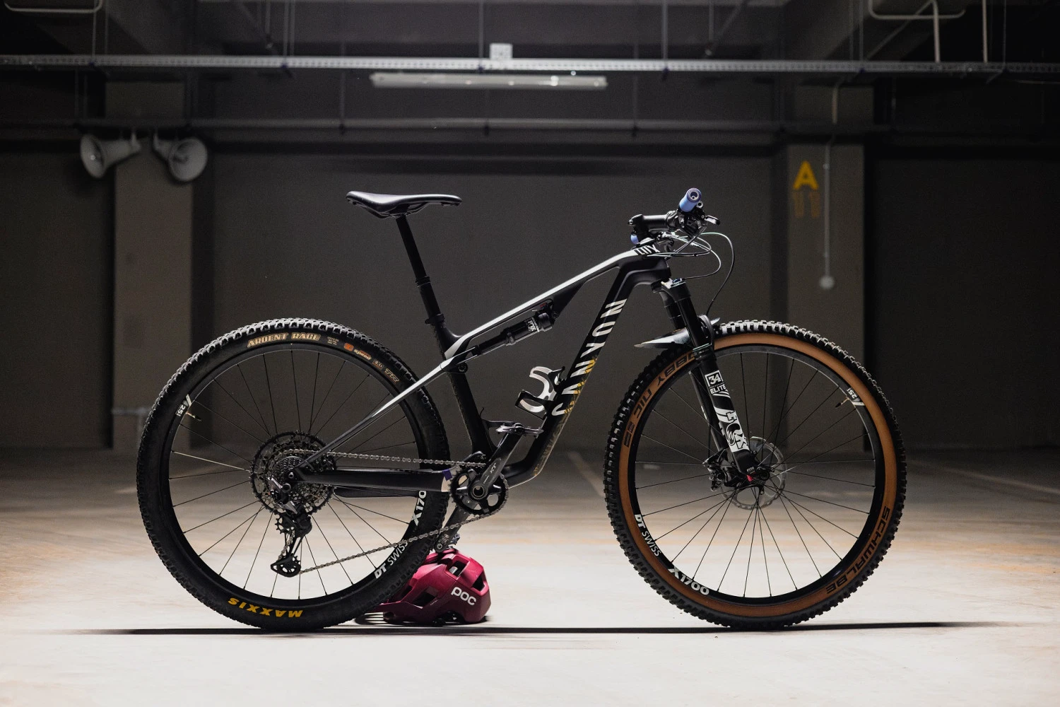 1. Canyon Lux CF SL 7.0 Race,