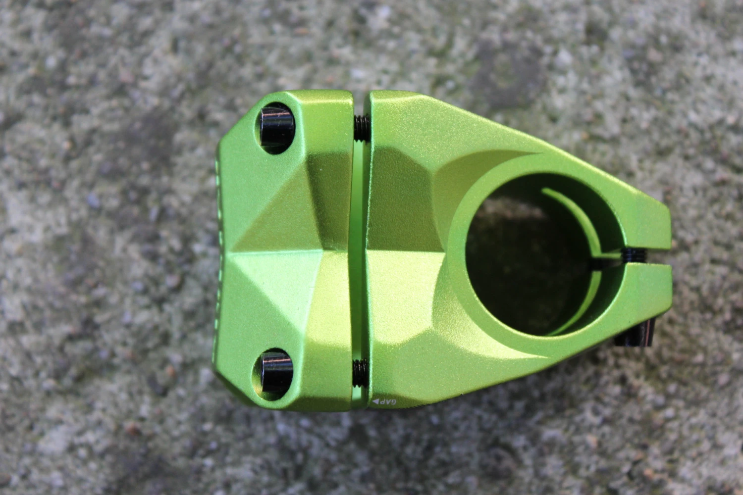 6. Sixpack Kamikaze 35mm-31.8" verde - pipa bicicleta MTB