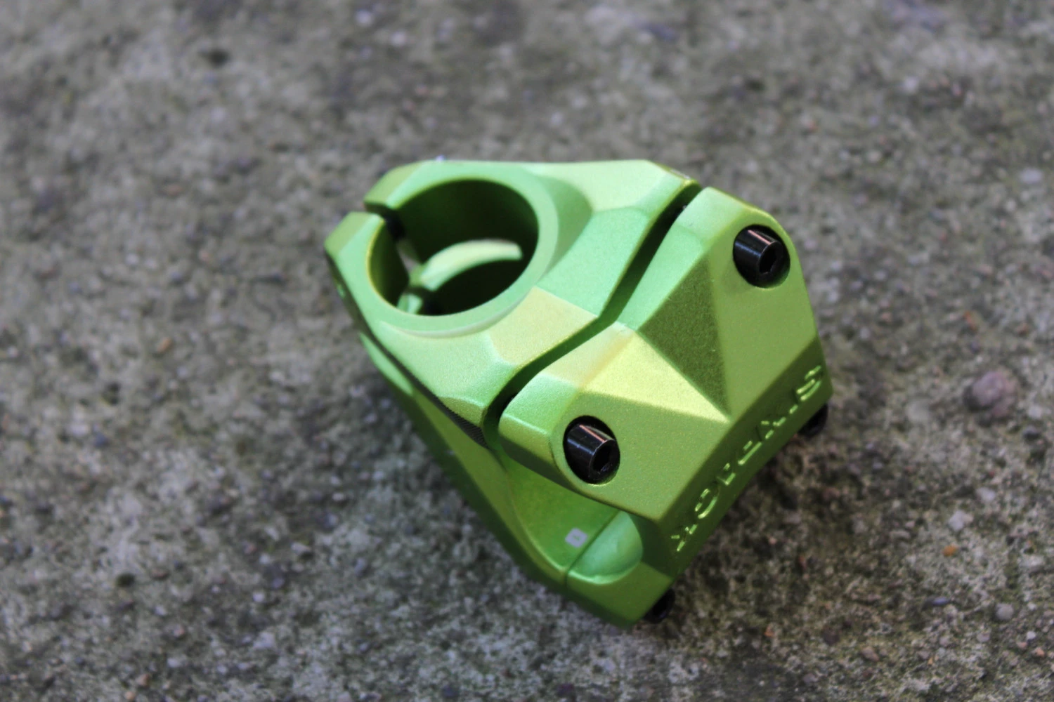 2. Sixpack Kamikaze 35mm-31.8" verde - pipa bicicleta MTB