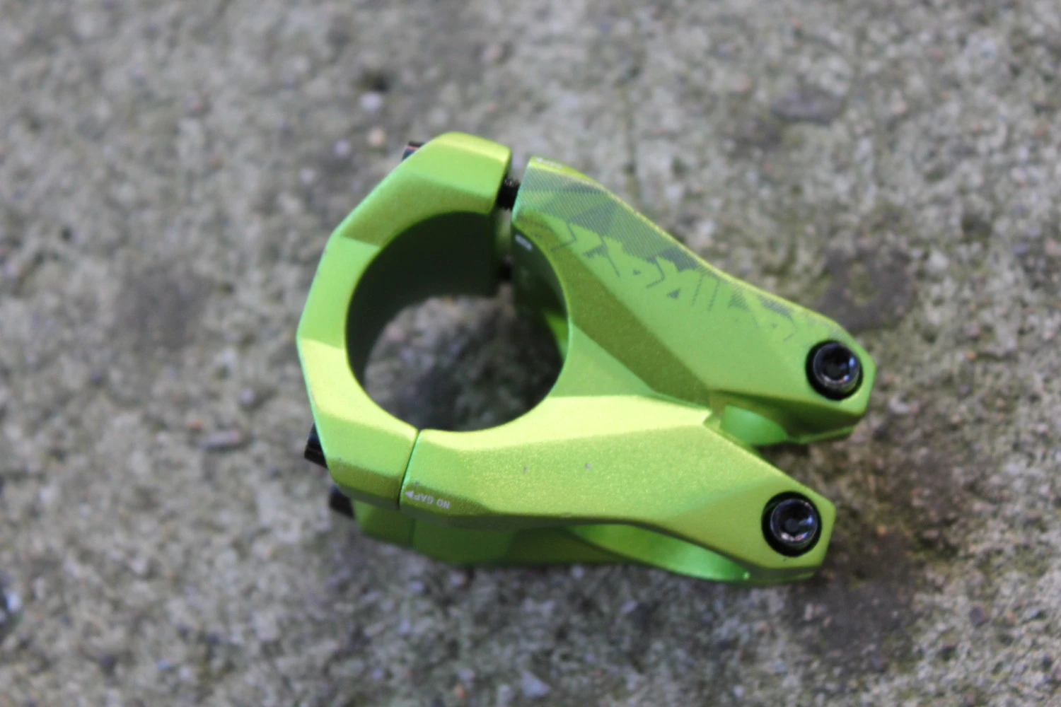4. Sixpack Kamikaze 35mm-31.8" verde - pipa bicicleta MTB
