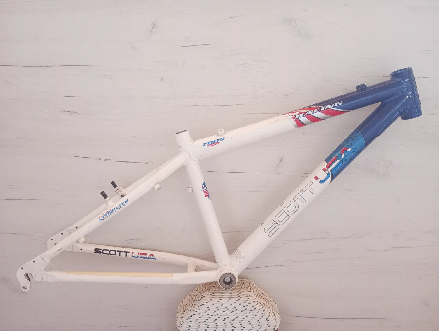 1. Cadru Scott 24”...... reținut