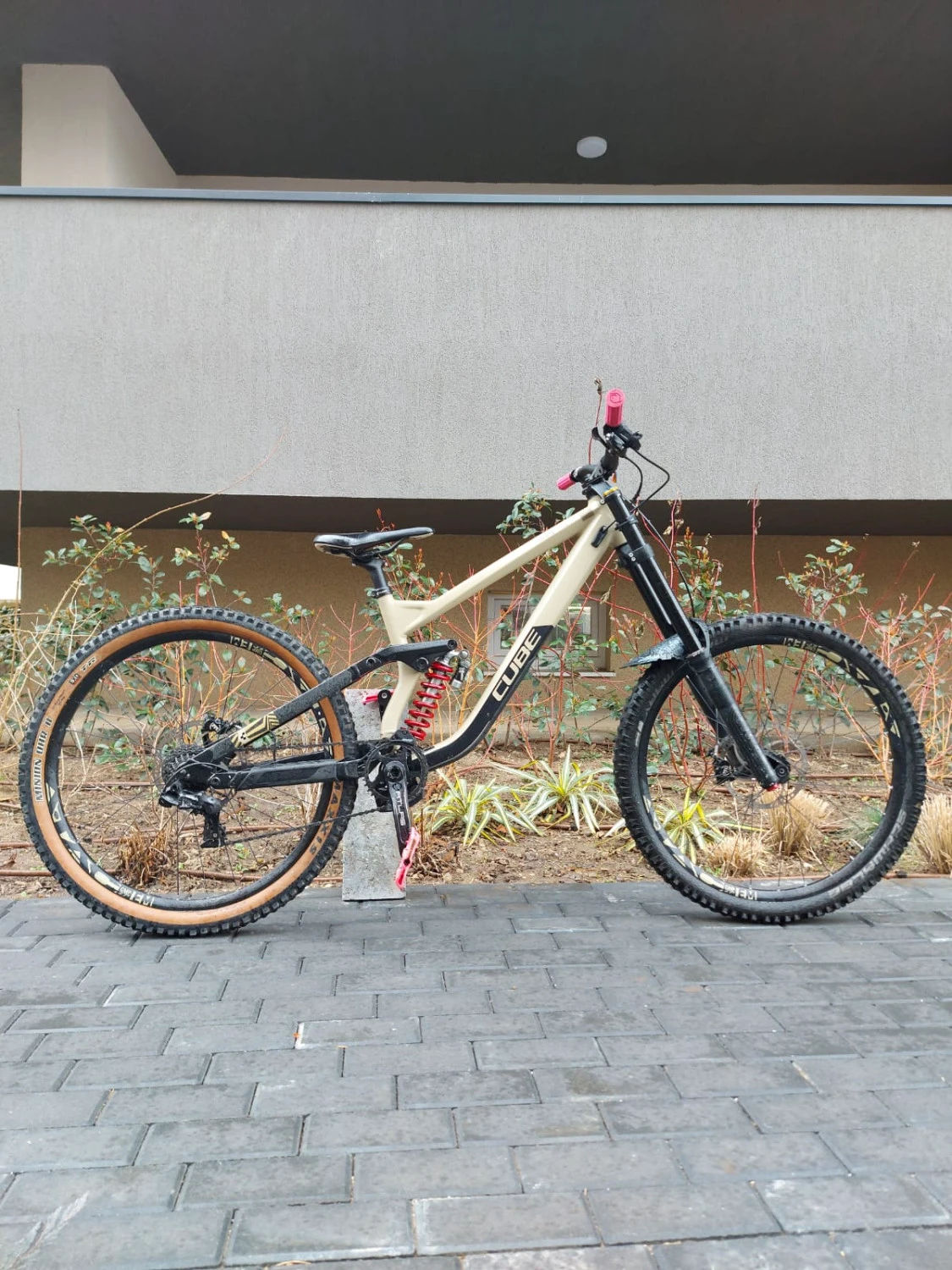 1. Bicicleta Downhill Cube Two15 Pro 2021