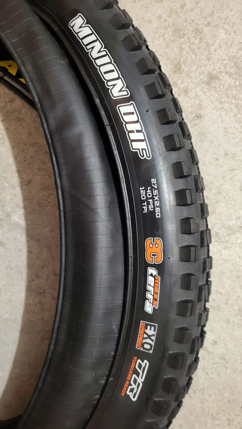1. Maxxis Minion DHF 27.5 x 2.60 3CT/EXO/TR