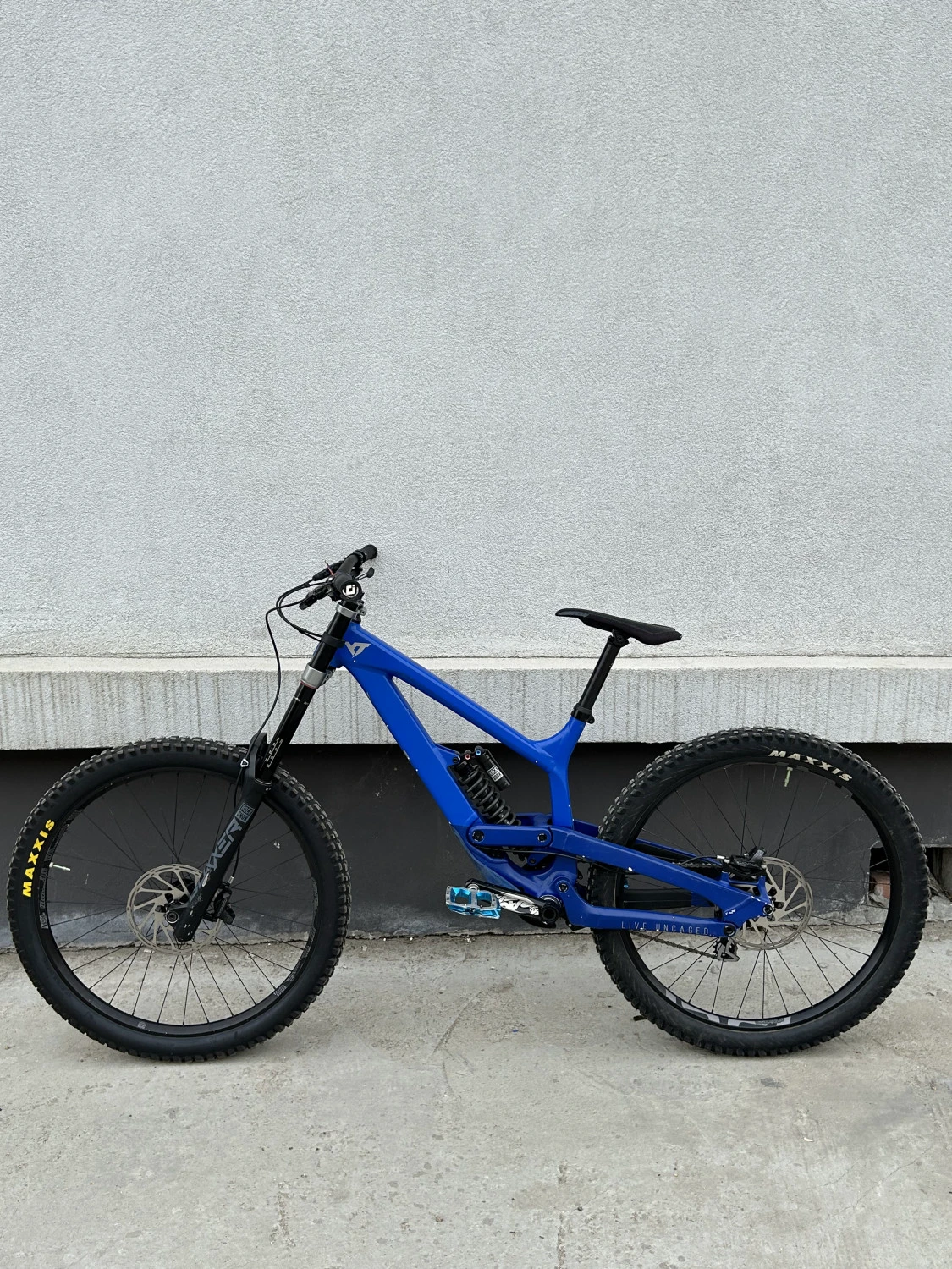1. Bicicleta Yt tues marimea s