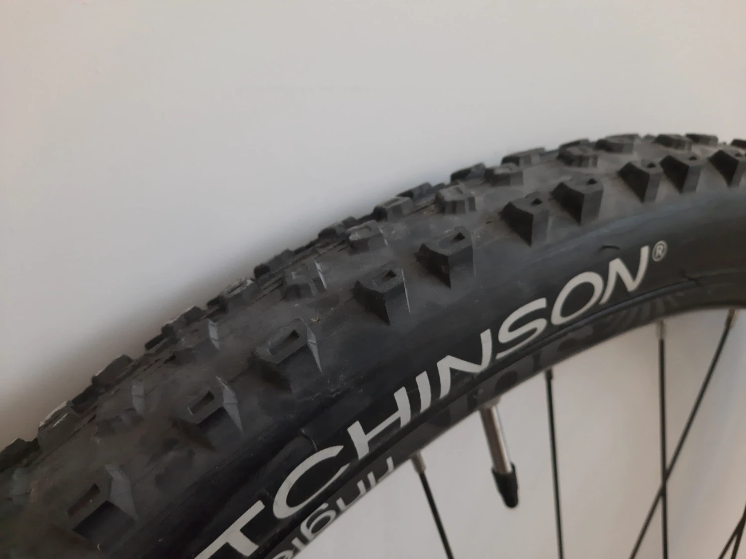 1. Set anvelope Hutchinson Toro 29x2.1 aproape noi