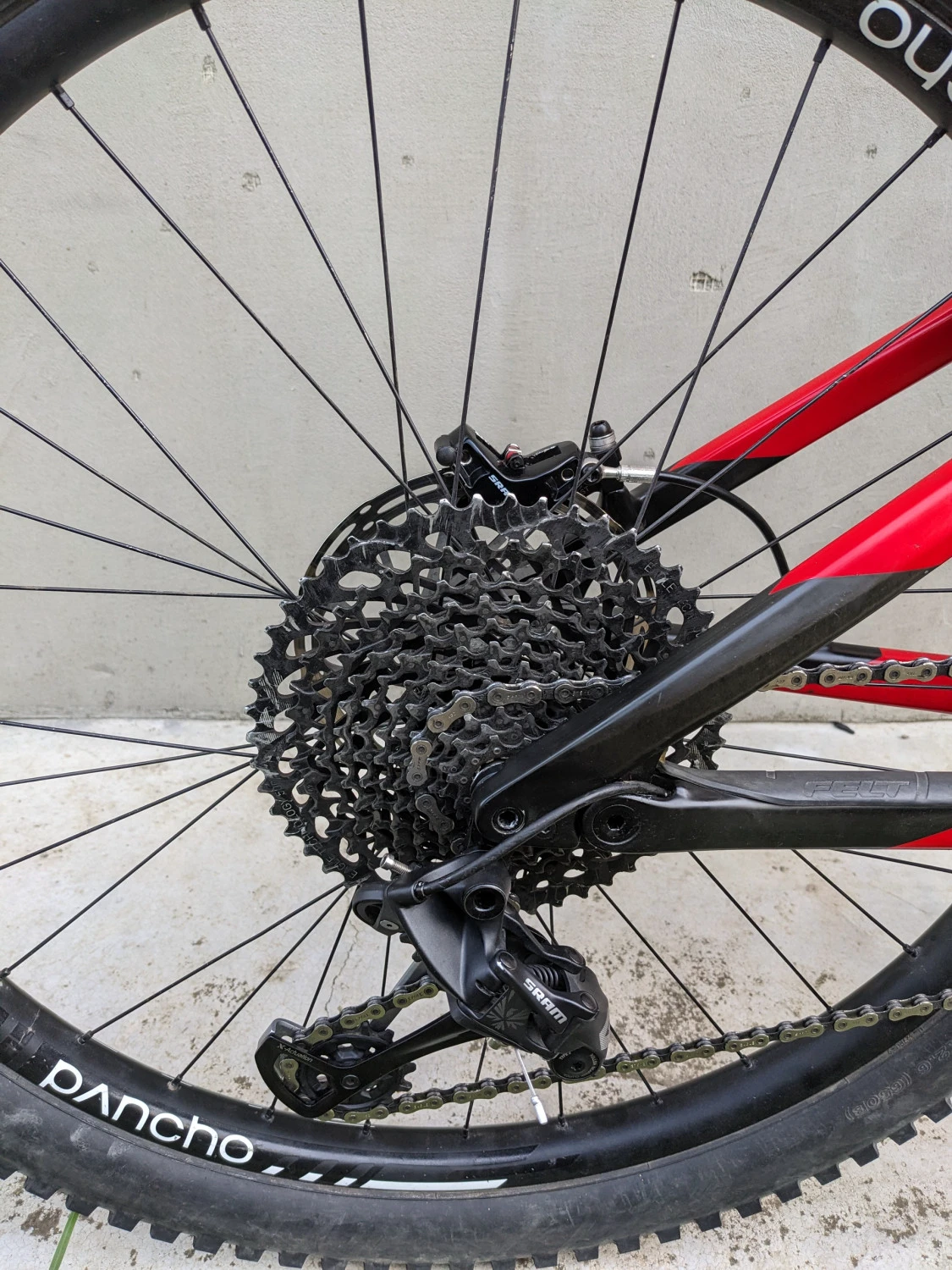 4. Enduro Felt Compulsion 1 Carbon 27.5 M