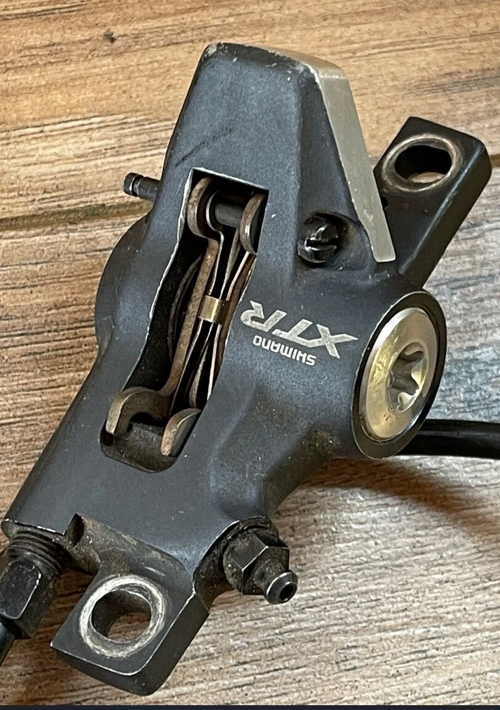 4. Etrier Shimano Deore Xt si XTR