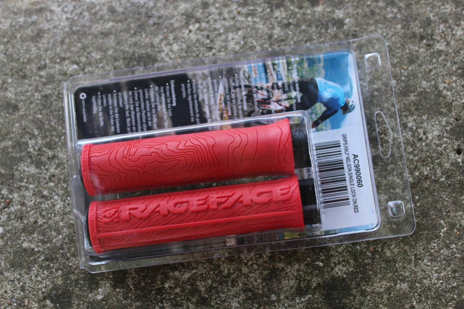 1. Race Face Half Nelson Single Lock Grips - rosu