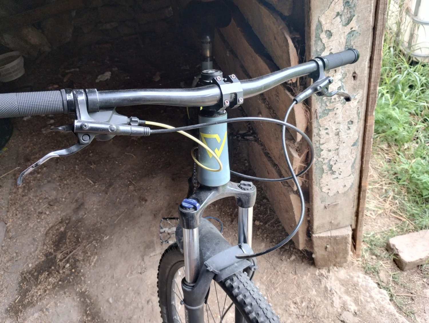 4. Vând bicicleta CONWAY MS 427 costum
