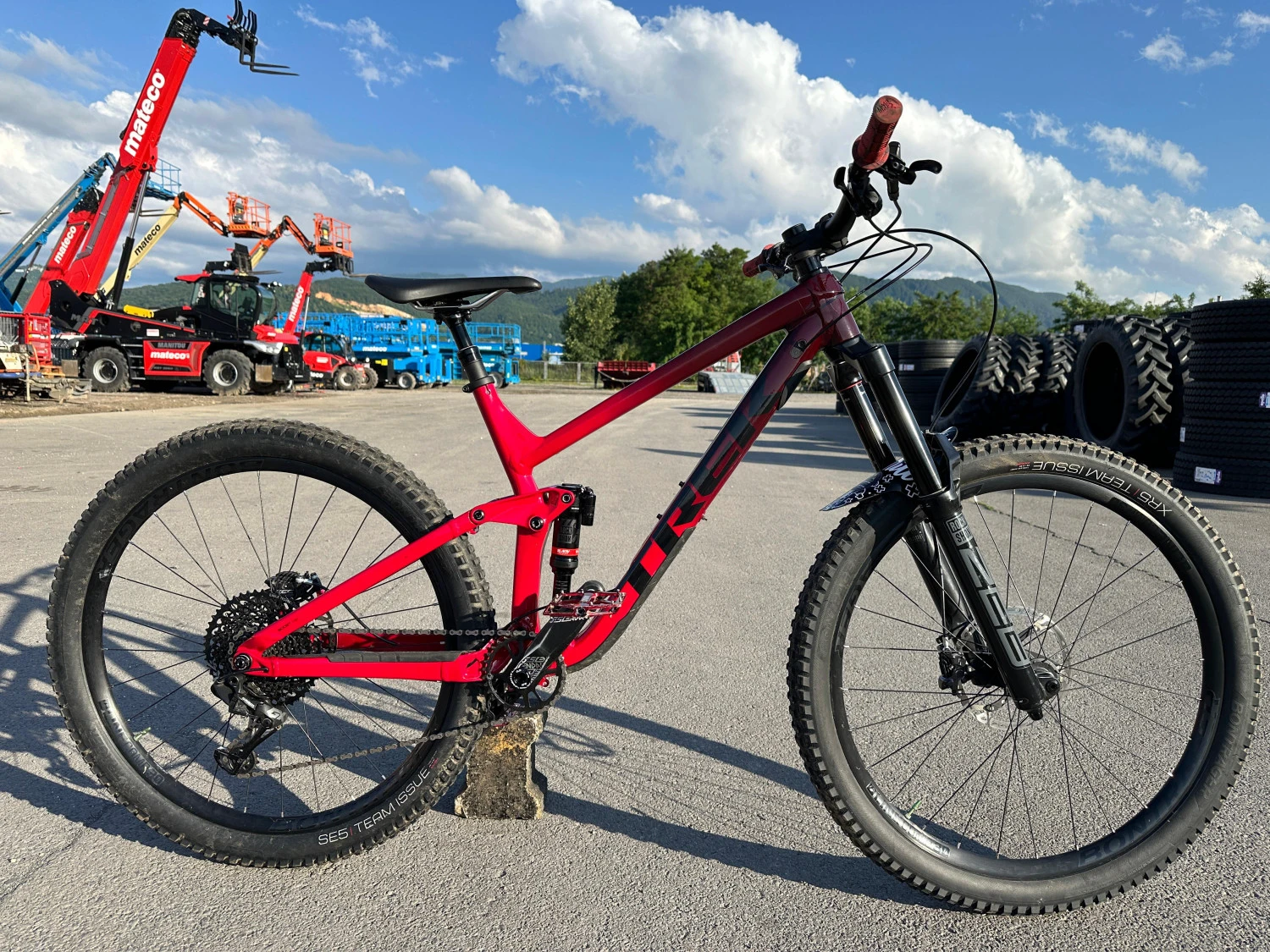 1. Trek Slash 8 2020 L