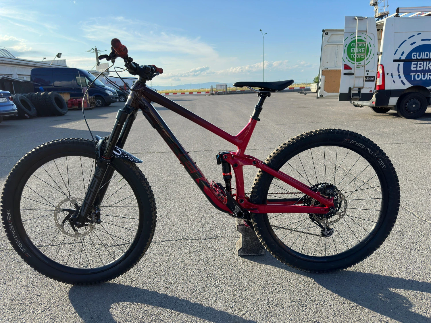 2. Trek Slash 8 2020 L