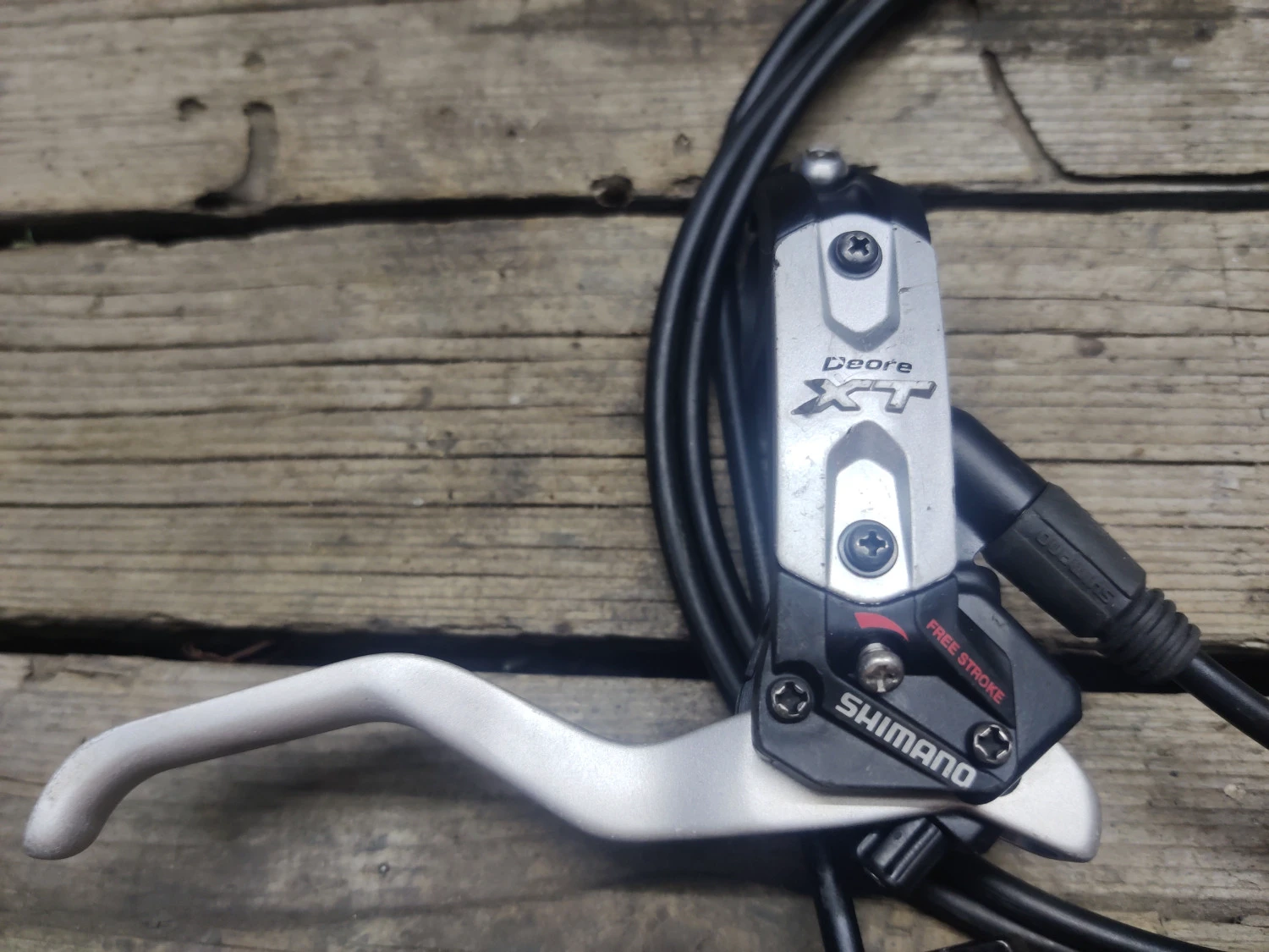 2. Frana spate Shimano Deore XT