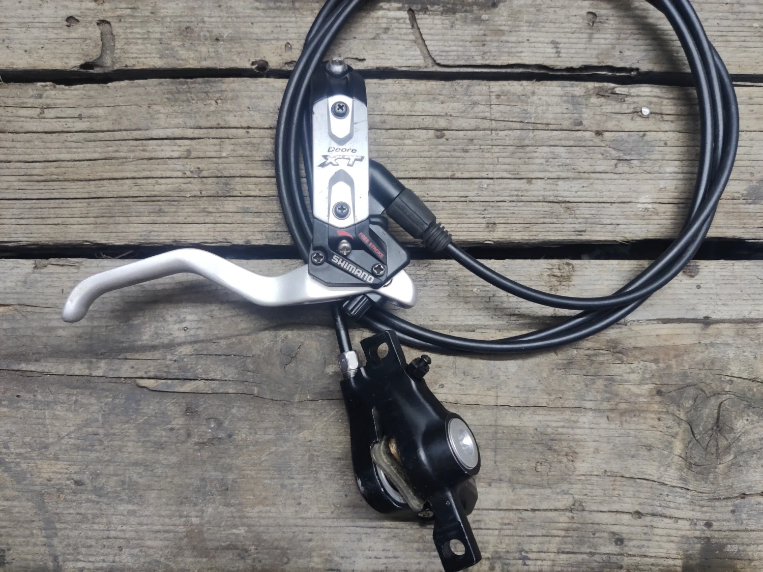1. Frana spate Shimano Deore XT